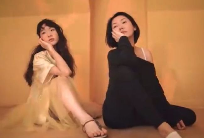 小S女儿拍戏太卖力 脏池子里打滚脸泡脏水中憋气