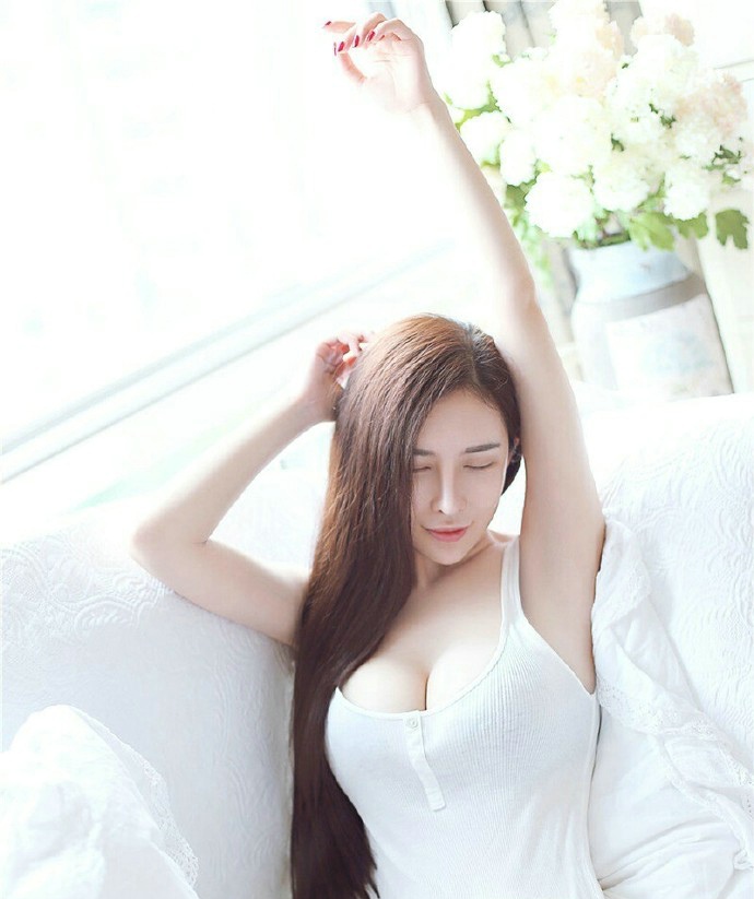 极品巨乳长发美女私房阳光甜美写真