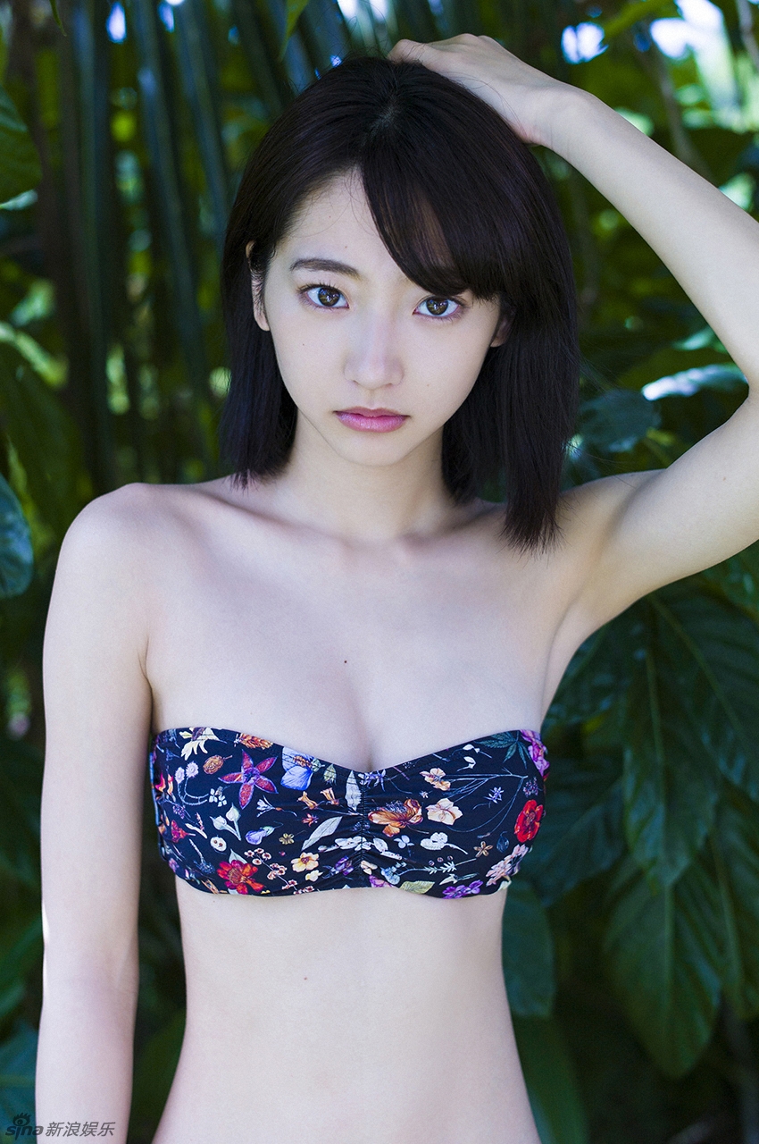 日本95后清纯美女比基阳光甜美写真