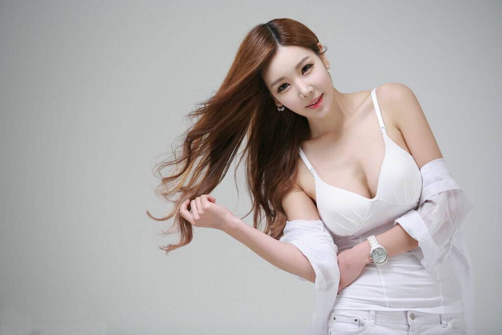 美过萧蔷的大胸美女白皙诱惑写真