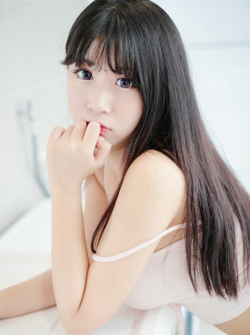爆乳萌妹子猫九酱sakura丰满乳量惊人