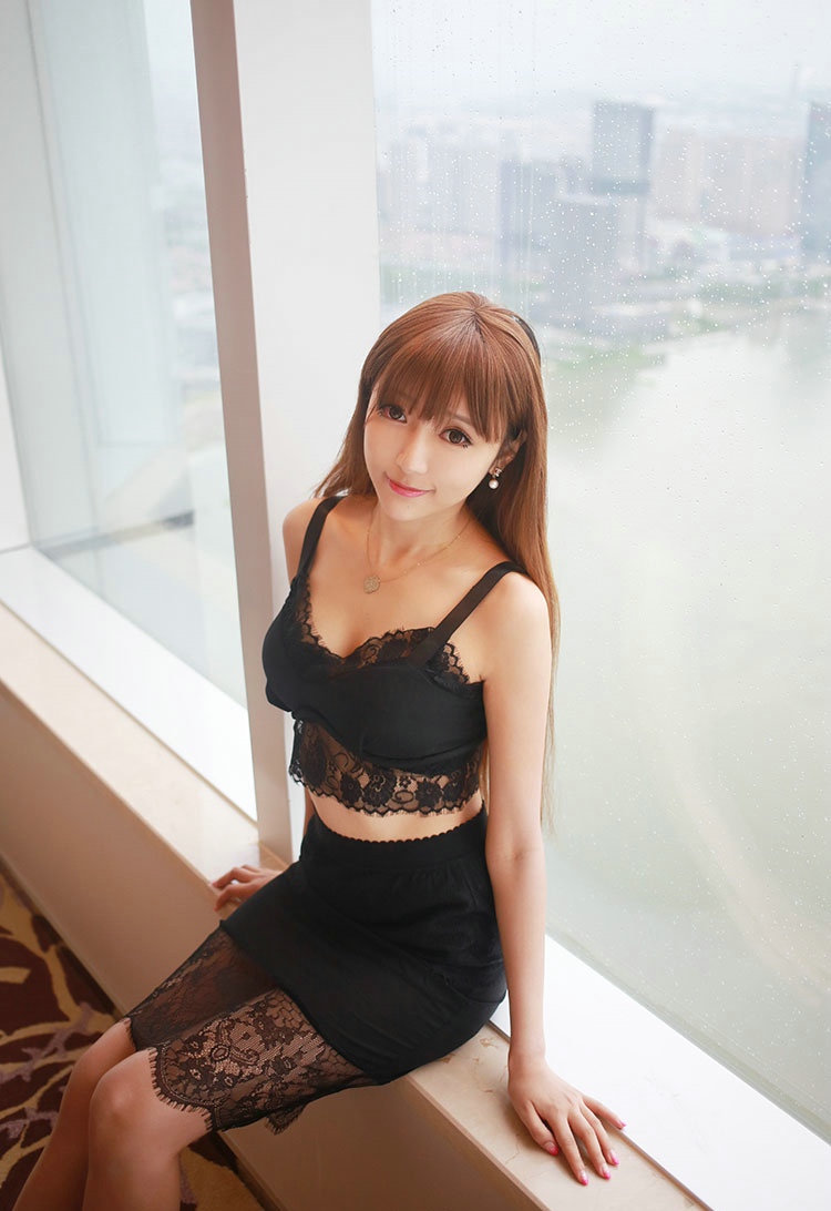 私房清纯美女休闲装露胸靓丽阳光写真