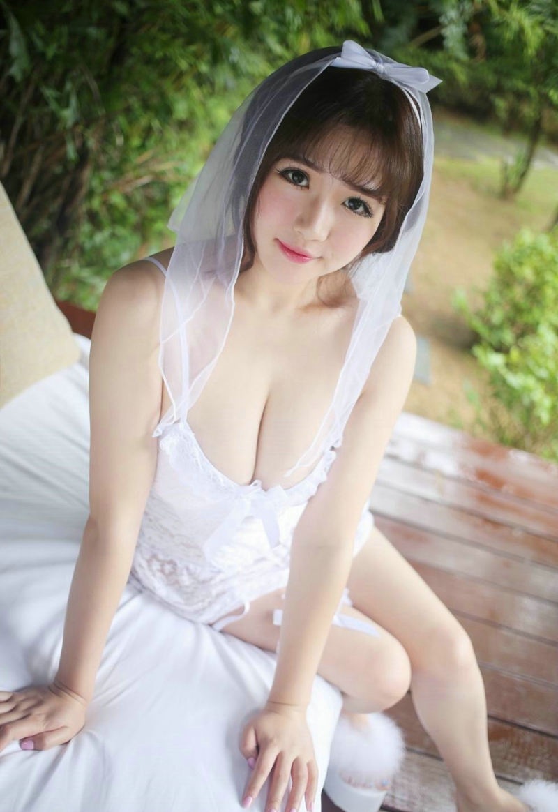 清纯少女巨乳迷人白色婚纱性感写真
