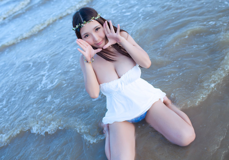 超级巨乳女神海边写真性感火爆迷人
