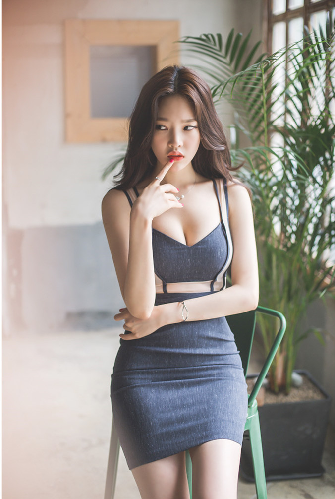 韩国性感大胸气质美女不失可爱的面庞