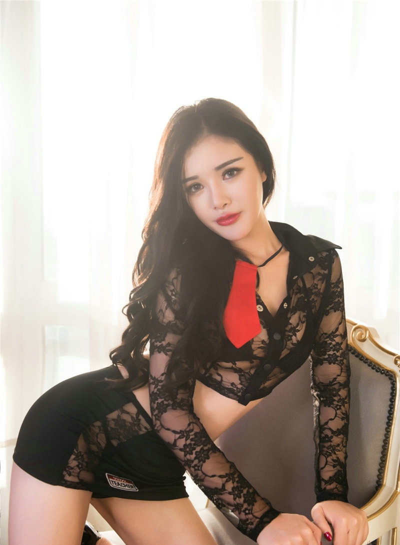 妖娆美女陈宇曦蕾丝装性感肥臀透视魅惑