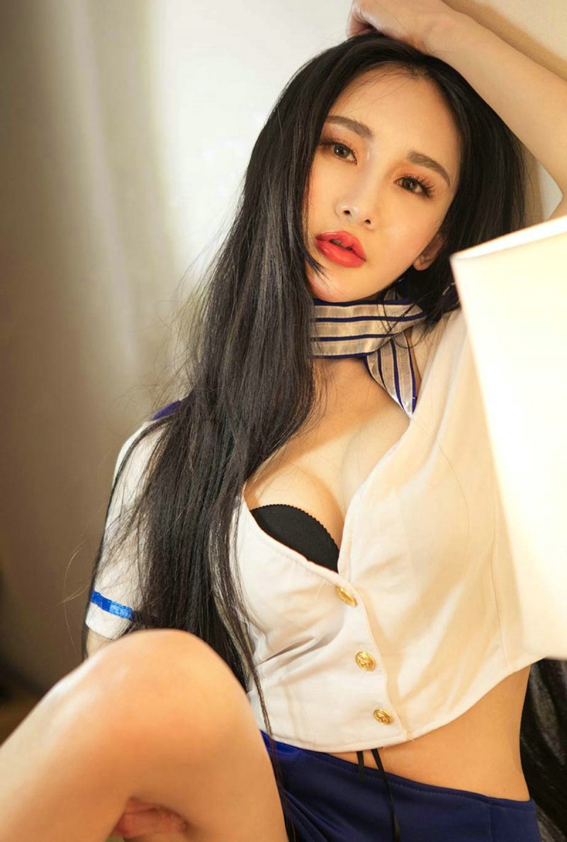 妖娆美女阿依努尔瓦娅空姐制服丰满胸部