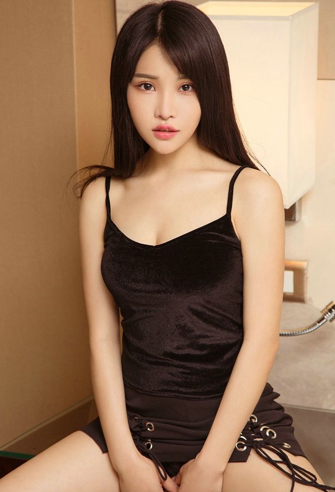 嫩模林菲居家性感内衣系列秀完美曲线傲人美乳诱惑写真