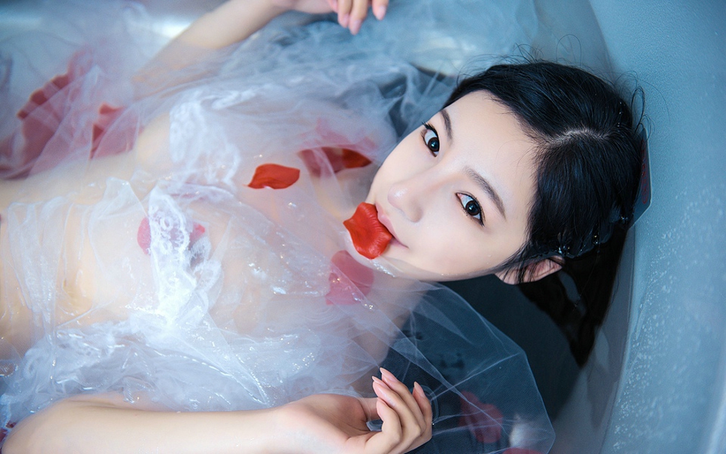 娇艳性感妖娆UU阿文浴室湿身妩媚销魂私房写真