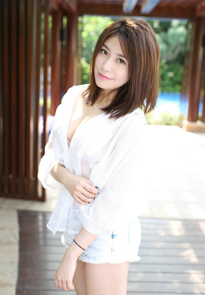 嫩模许诺Sabrina牛仔热裤性感内衣湿身透视楚楚可人迷人写真