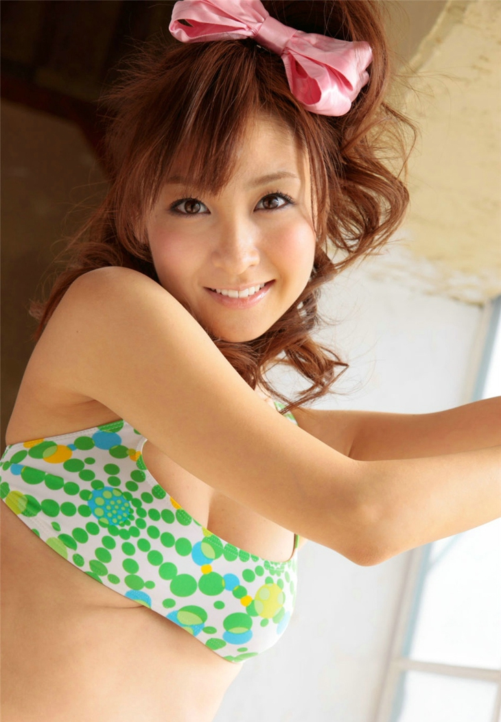 日系妖娆美女比基尼性感翘臀撩人心弦