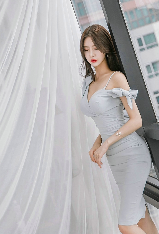 爆乳美女性感美腿私房诱惑诱人写真