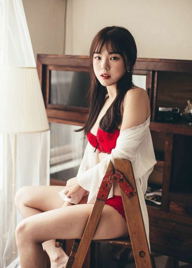 娇艳女郎性感内衣私房照美胸诱惑写真