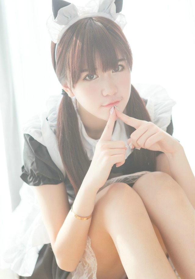 90后甜美少女女仆丰满爆乳装迷人写真