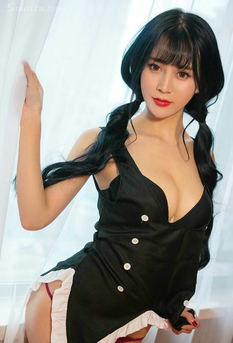 私房红唇诱惑女神睡衣气质写真