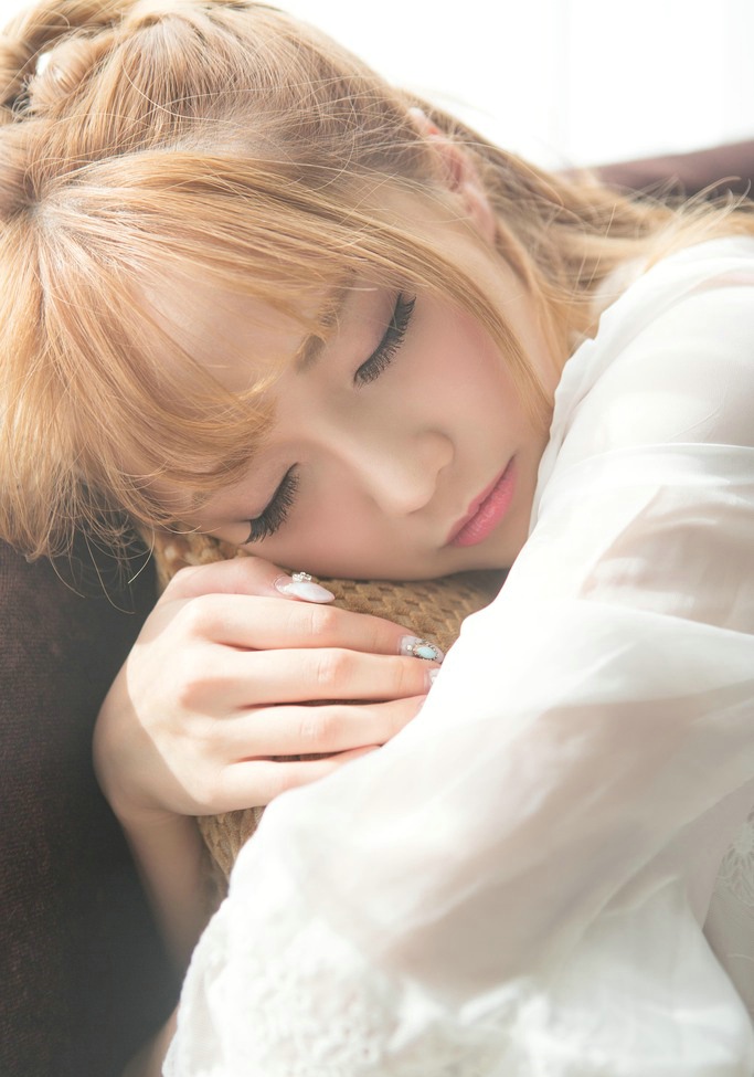 可爱性感大胸小美女圆润气质甜美写真