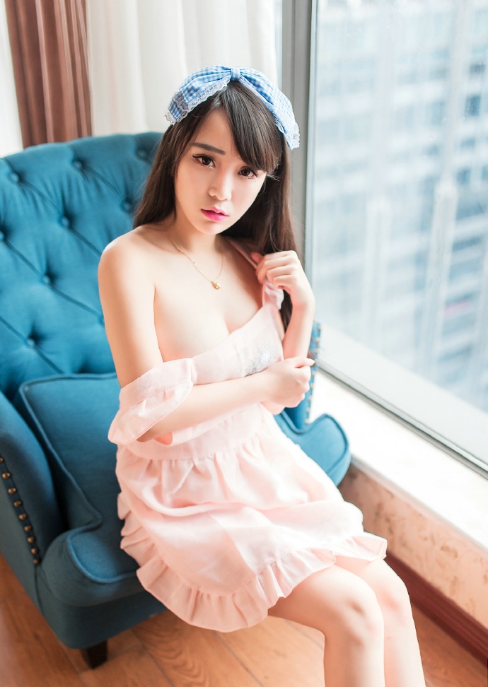 白嫩私房的性感厨娘嫩暖甜美气质动人