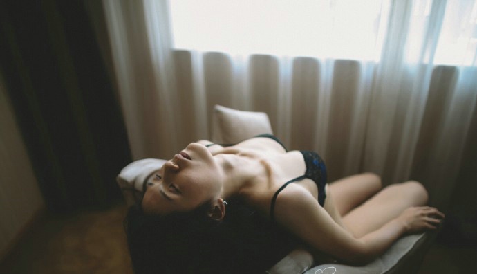私房忧郁性感内衣美女美胸妖娆养眼十足