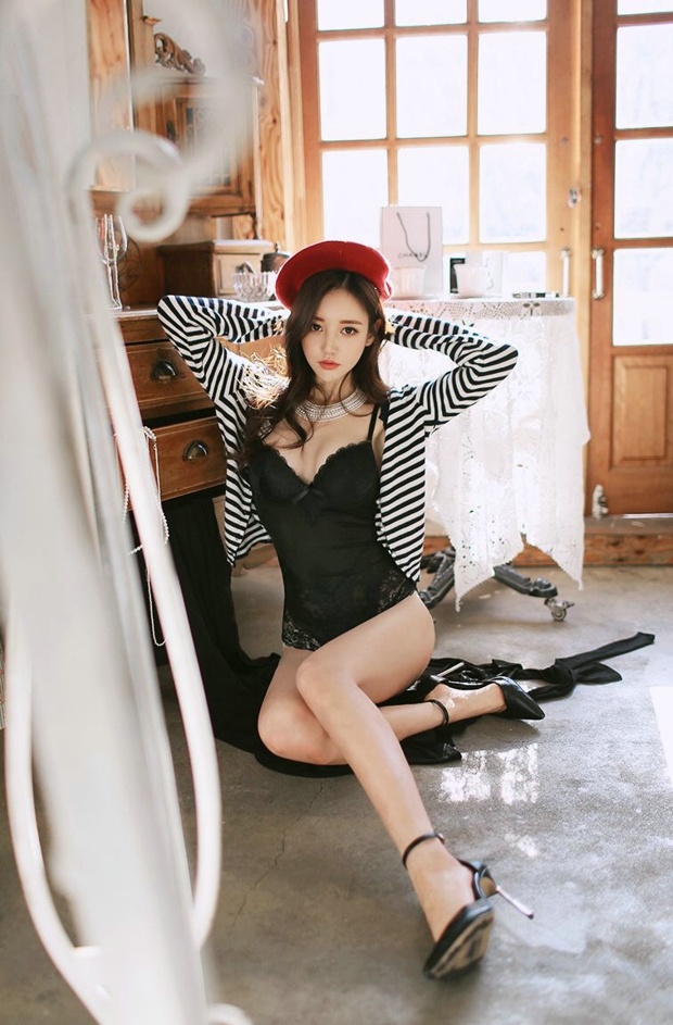 连体情趣内衣美女私房性感阳光照人