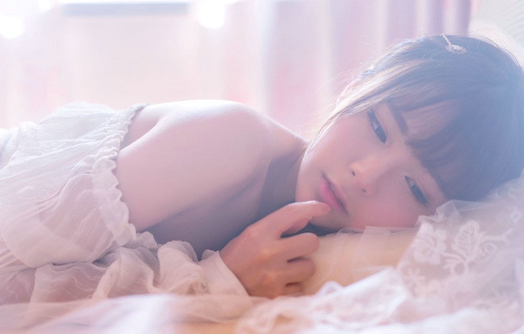 清纯私房少女小露香肩忧郁迷人诱惑