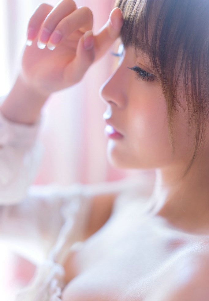清纯私房少女小露香肩忧郁迷人诱惑