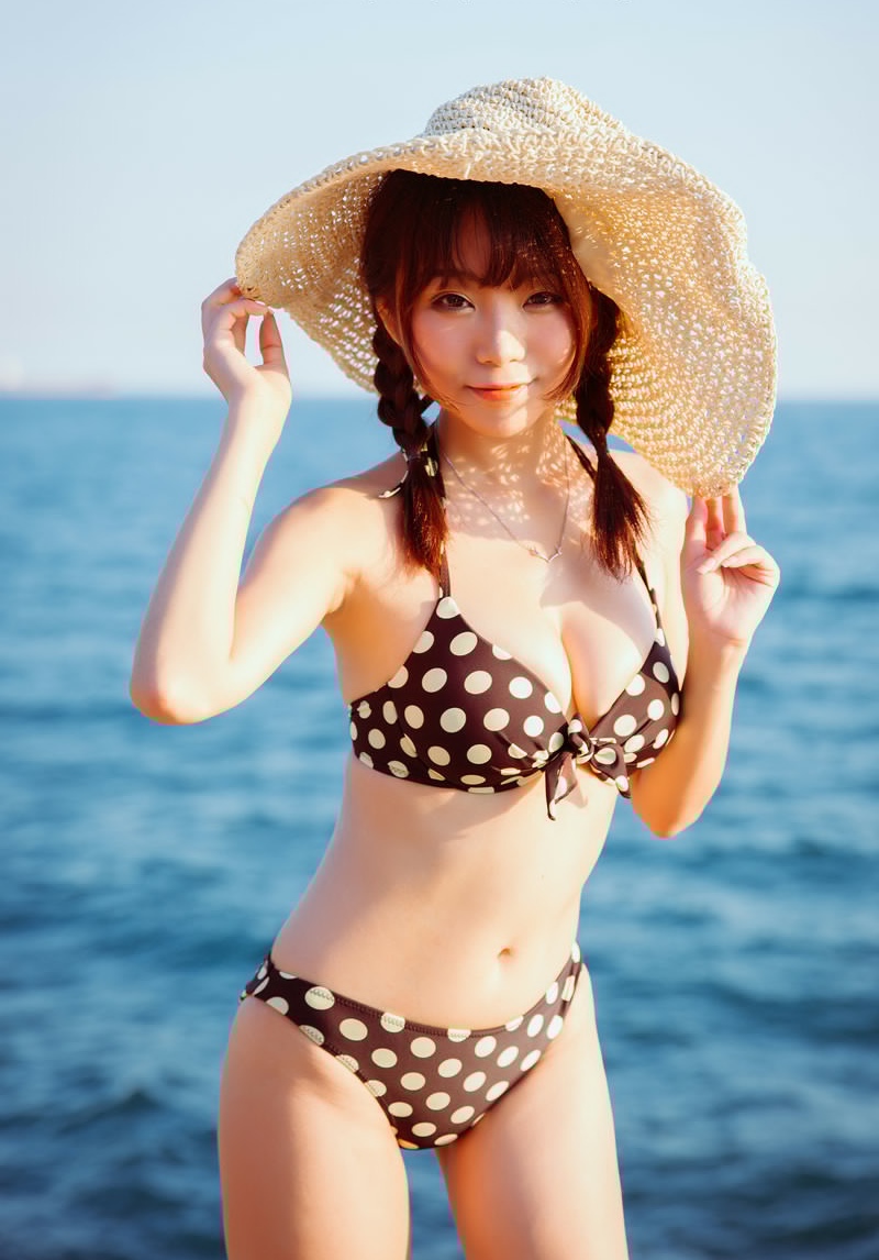 诱人大胸泳装双麻花辫00后美女风韵阳光比基尼写真
