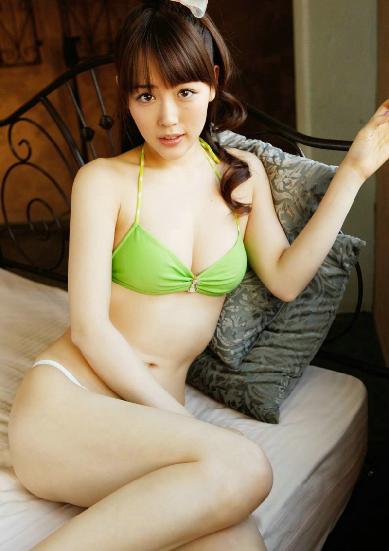 鬼灵精萌妹纸柴小圣巨乳比基尼甜美私房写真