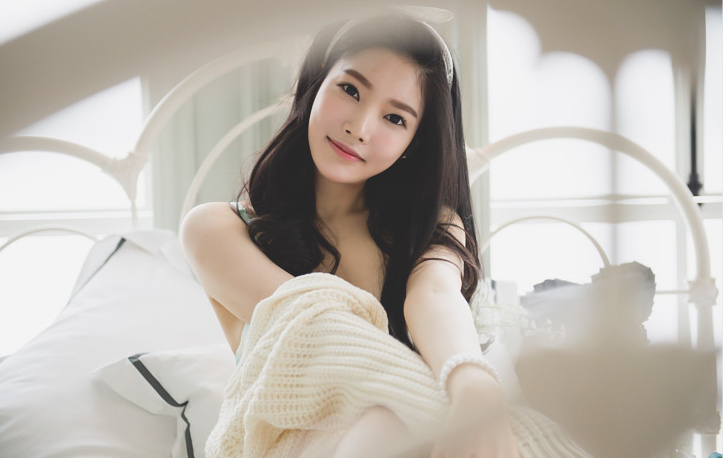 私房性感内衣妹子白皙清纯令人怜爱