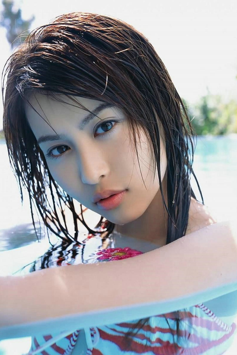 阳光气质美唇姑娘性感比基尼写真集