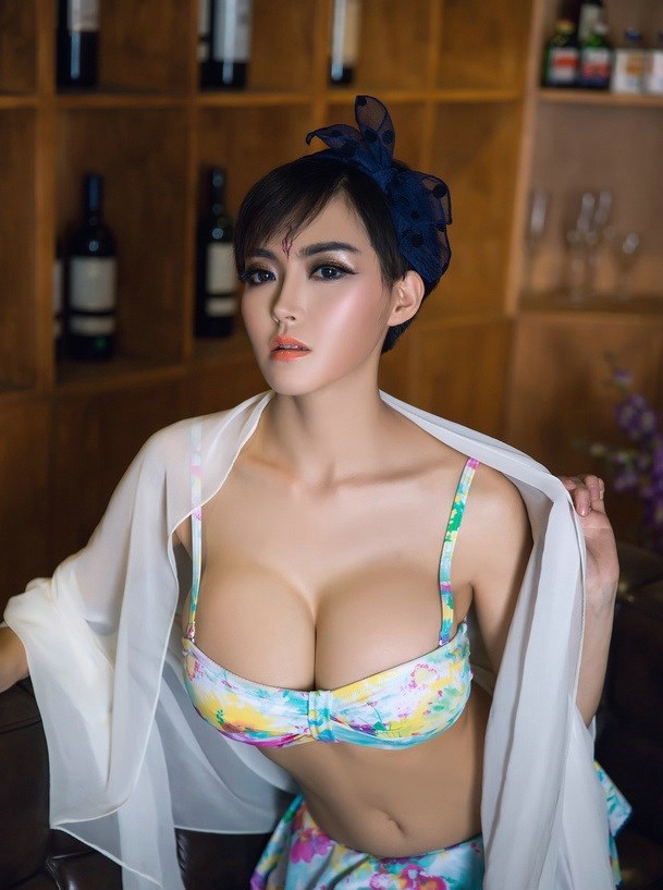 巨乳性感女神潘春春私房内衣妖娆浓妆诱惑写真