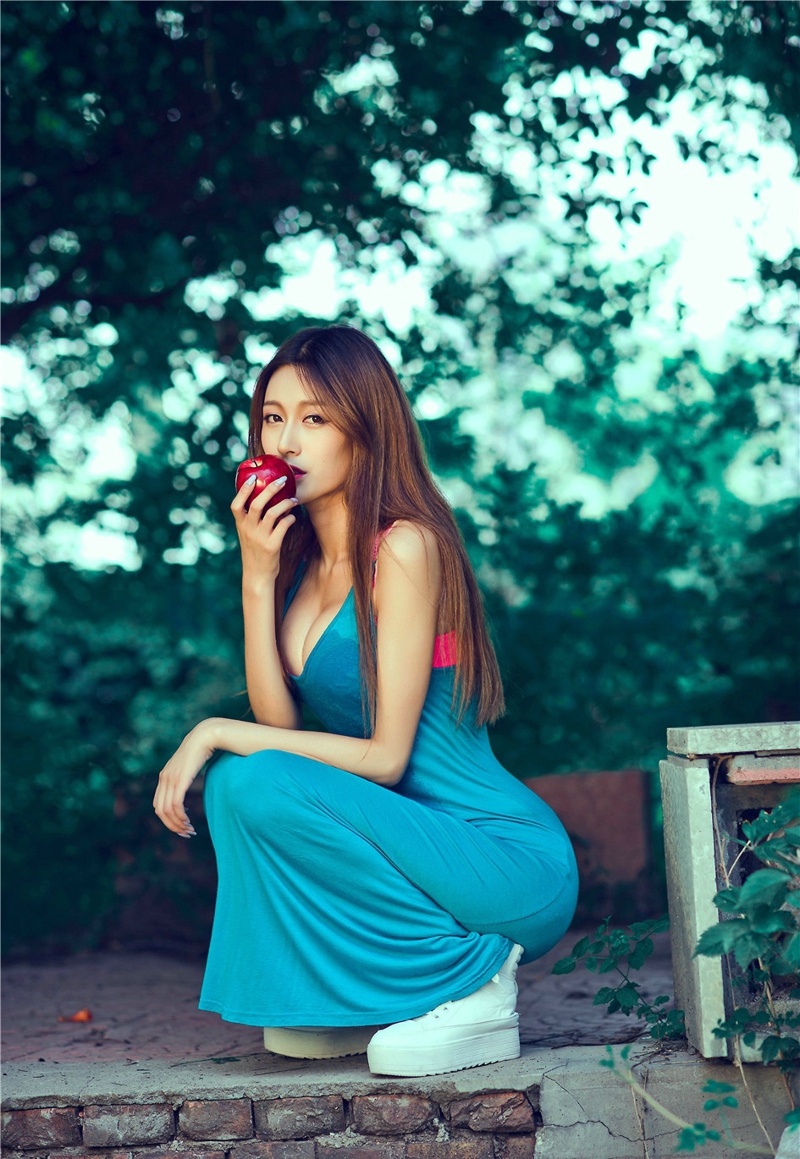 精致美女乳液湿胸性感写真让人欲罢不能
