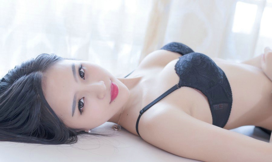 性感女神私房网袜内衣巨乳气质的诱人身姿