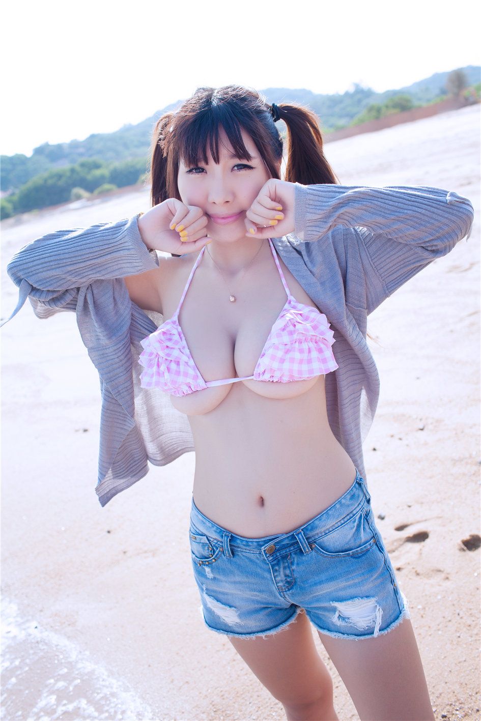 美女晓茜海边比基尼性感巨乳诱惑写真