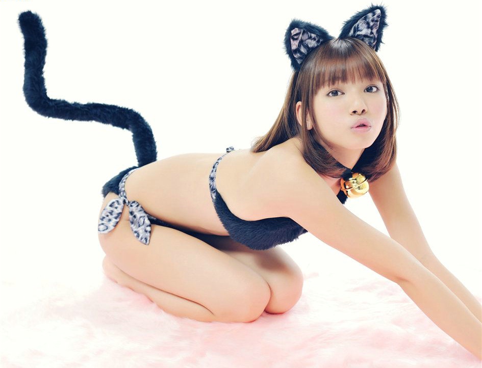 日本可爱猫女郎百合姐妹性感比基尼写真