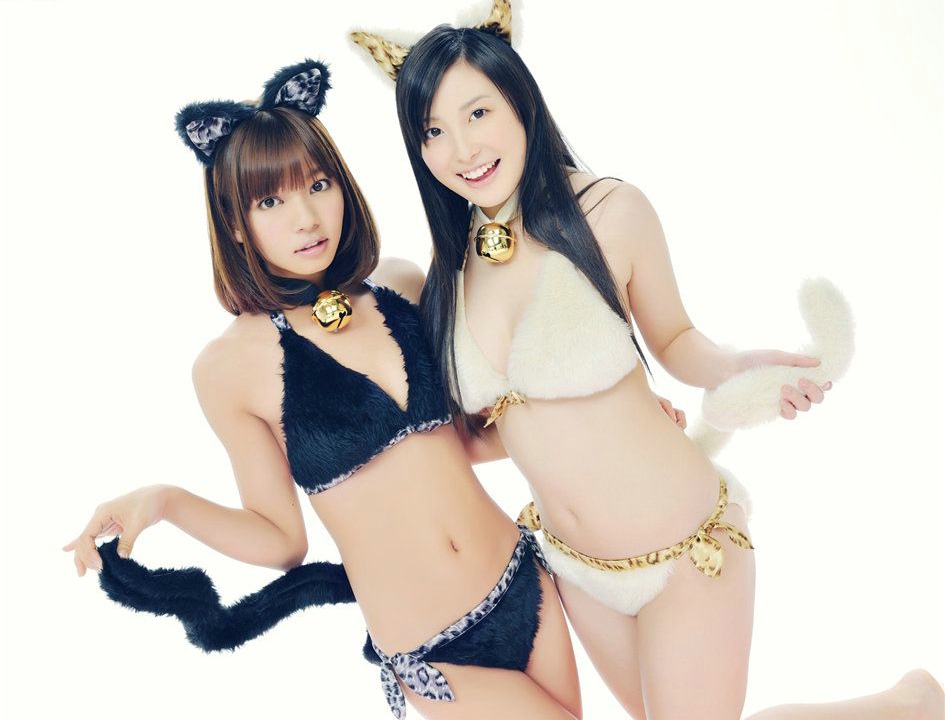 日本可爱猫女郎百合姐妹性感比基尼写真