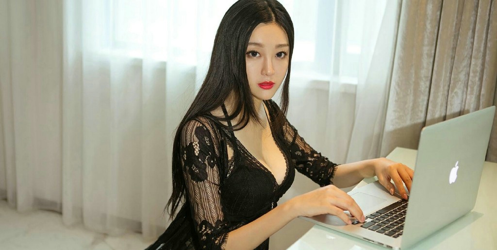 中分直发大胸睡衣美女巨乳私房极致诱惑
