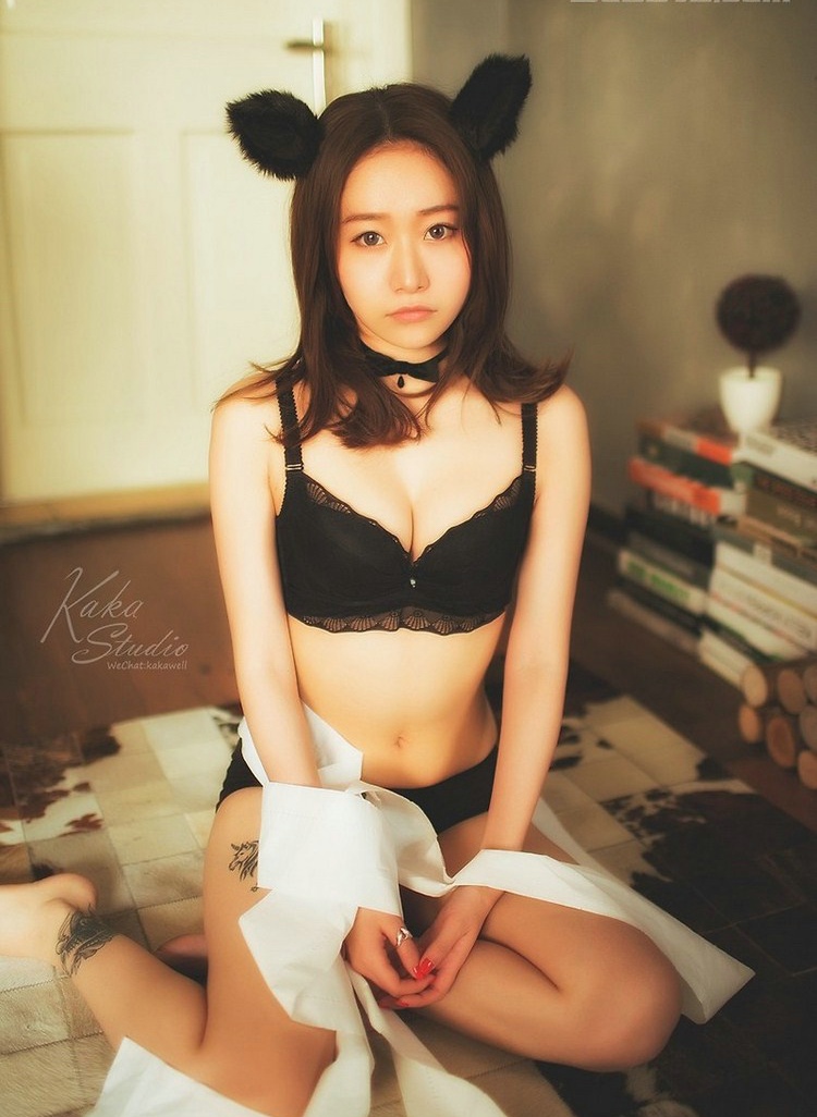 俏皮少女陈思雨化身软萌小猫咪情趣诱惑写真