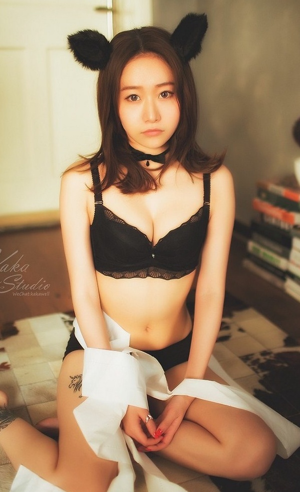 俏皮少女陈思雨化身软萌小猫咪情趣诱惑写真