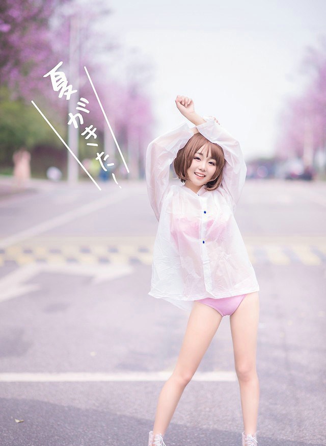 粉嫩爆乳小美眉透视内衣阳光甜美写真