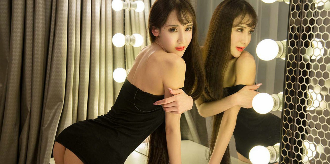 美艳娇娃阿依努尔瓦娅性感旗袍内衣睡裙诱人写真