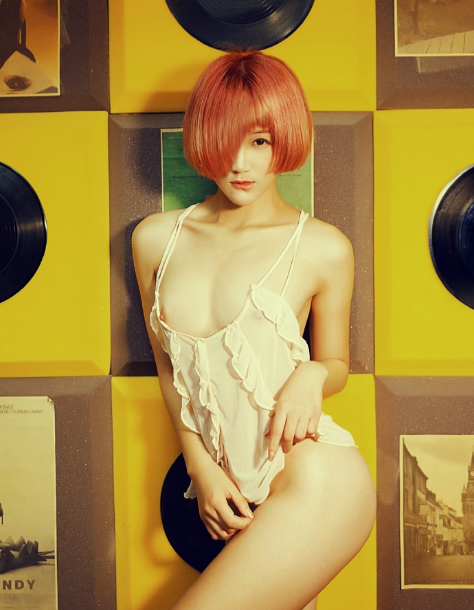 性感短发完美身姿少女美胸俏丽迷人诱惑