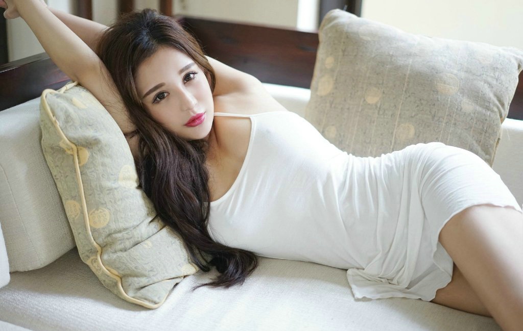 白皙嫩滑美腿超漂亮的美女私房甜美性感迷人