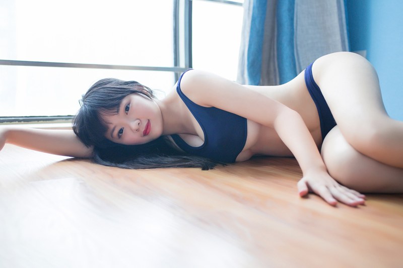 童颜巨乳赤間菀枫制服性感写真