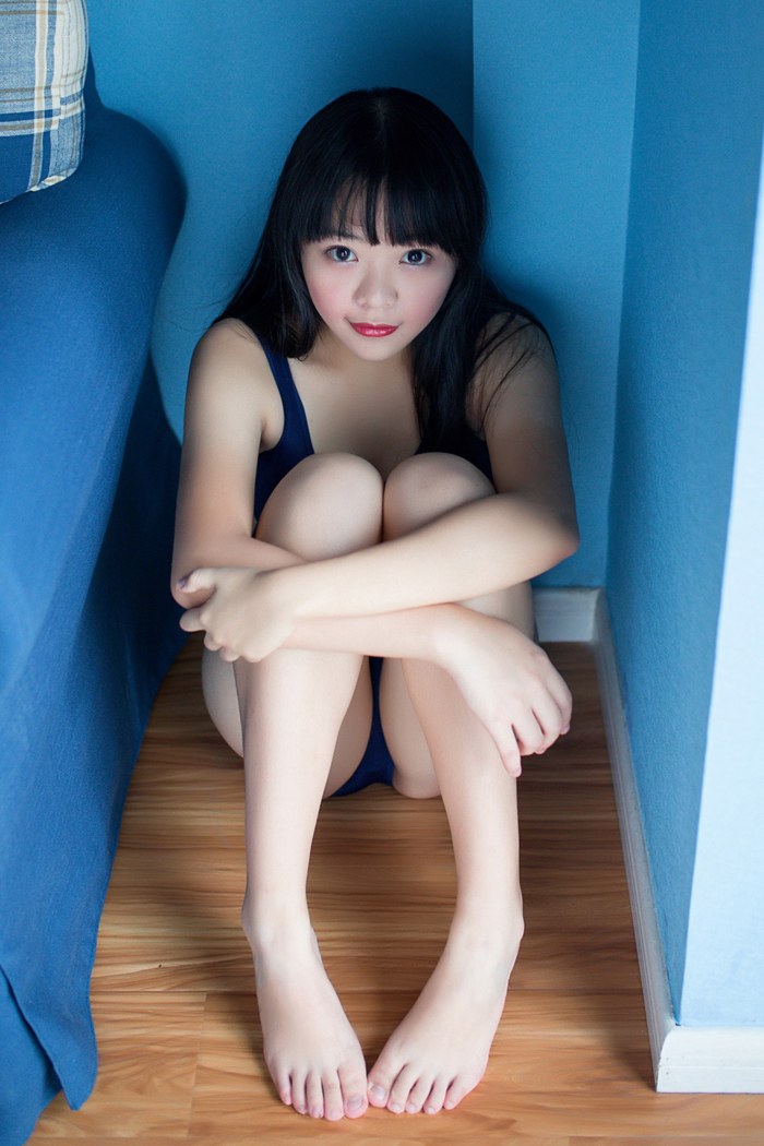 童颜巨乳赤間菀枫制服性感写真