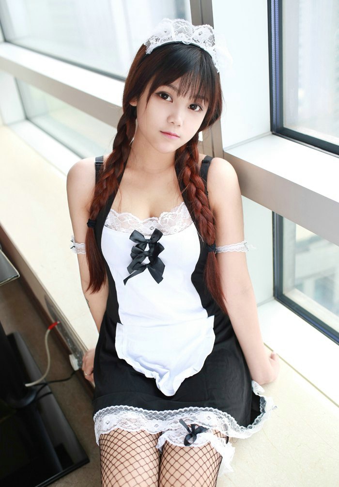 清纯美女小月儿厨娘制服诱惑圆润身材写真