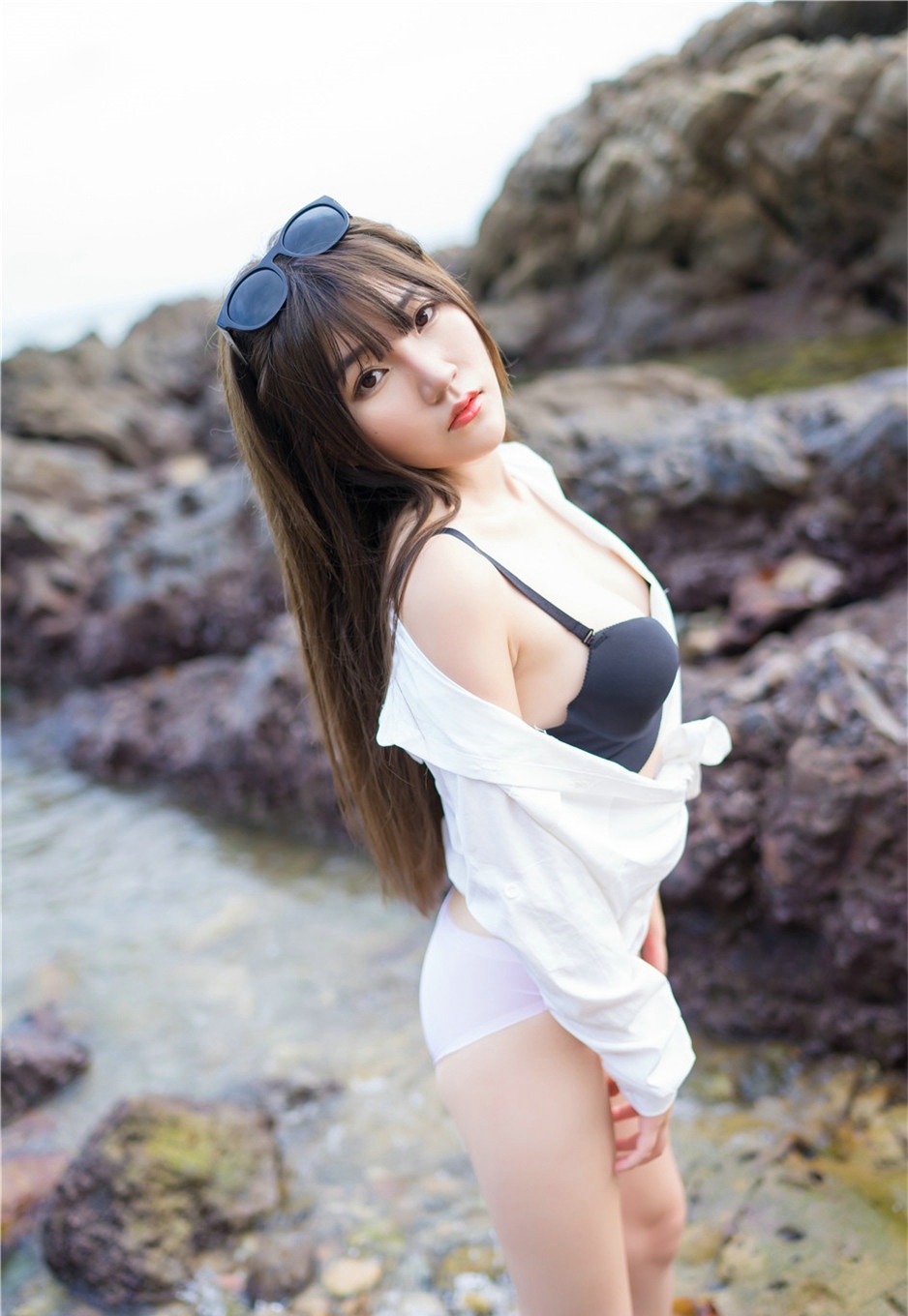 90后清纯美女冷不丁海车墩祥东小区翘臀比基尼写真
