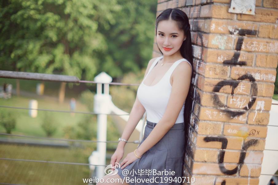 性感女神小毕毕Barbie比基尼私房照性感迷人