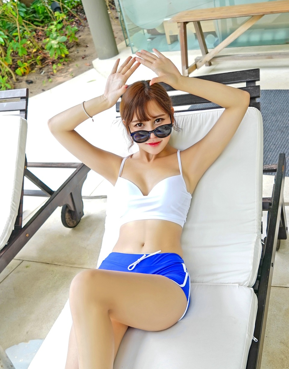 国外普吉岛气质女生楚楚Milk甜美风韵写真
