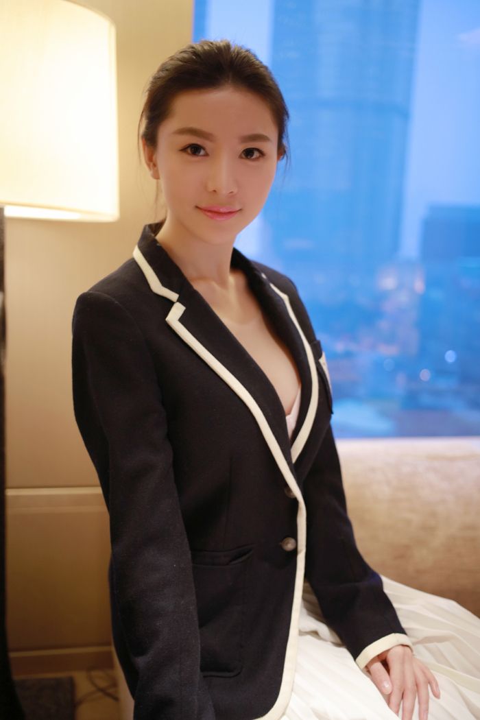 性感女神慕羽茜私房制服写真内衣诱惑