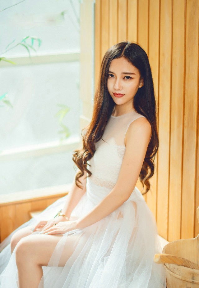 白蕾丝文胸丰满美女浴室泡沫洗澡迷人写真